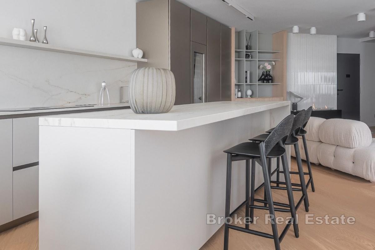 Luksusowy apartament z dwiema sypialniami i widokiem na morze