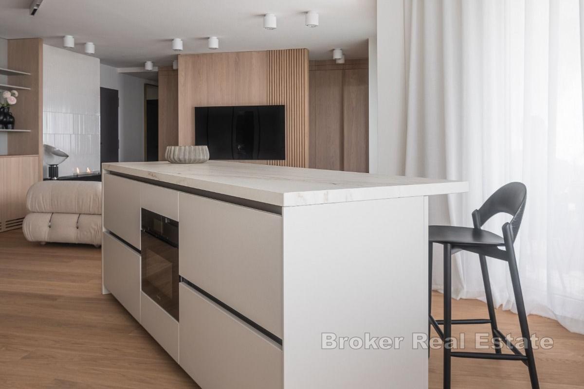 Luksusowy apartament z dwiema sypialniami i widokiem na morze