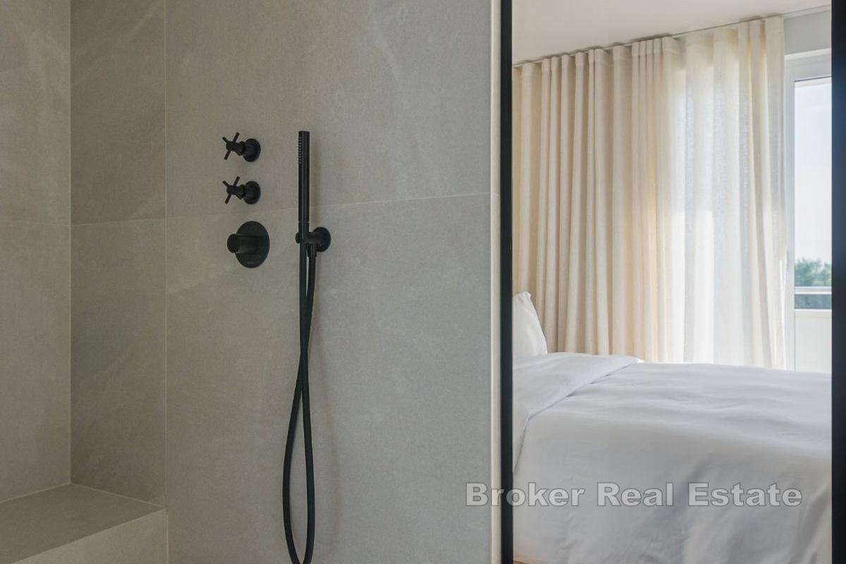 Luksusowy apartament z dwiema sypialniami i widokiem na morze