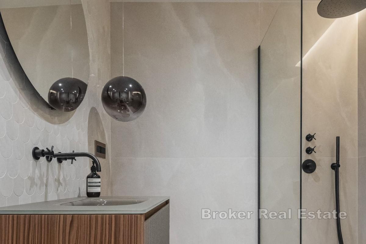 Luksusowy apartament z dwiema sypialniami i widokiem na morze