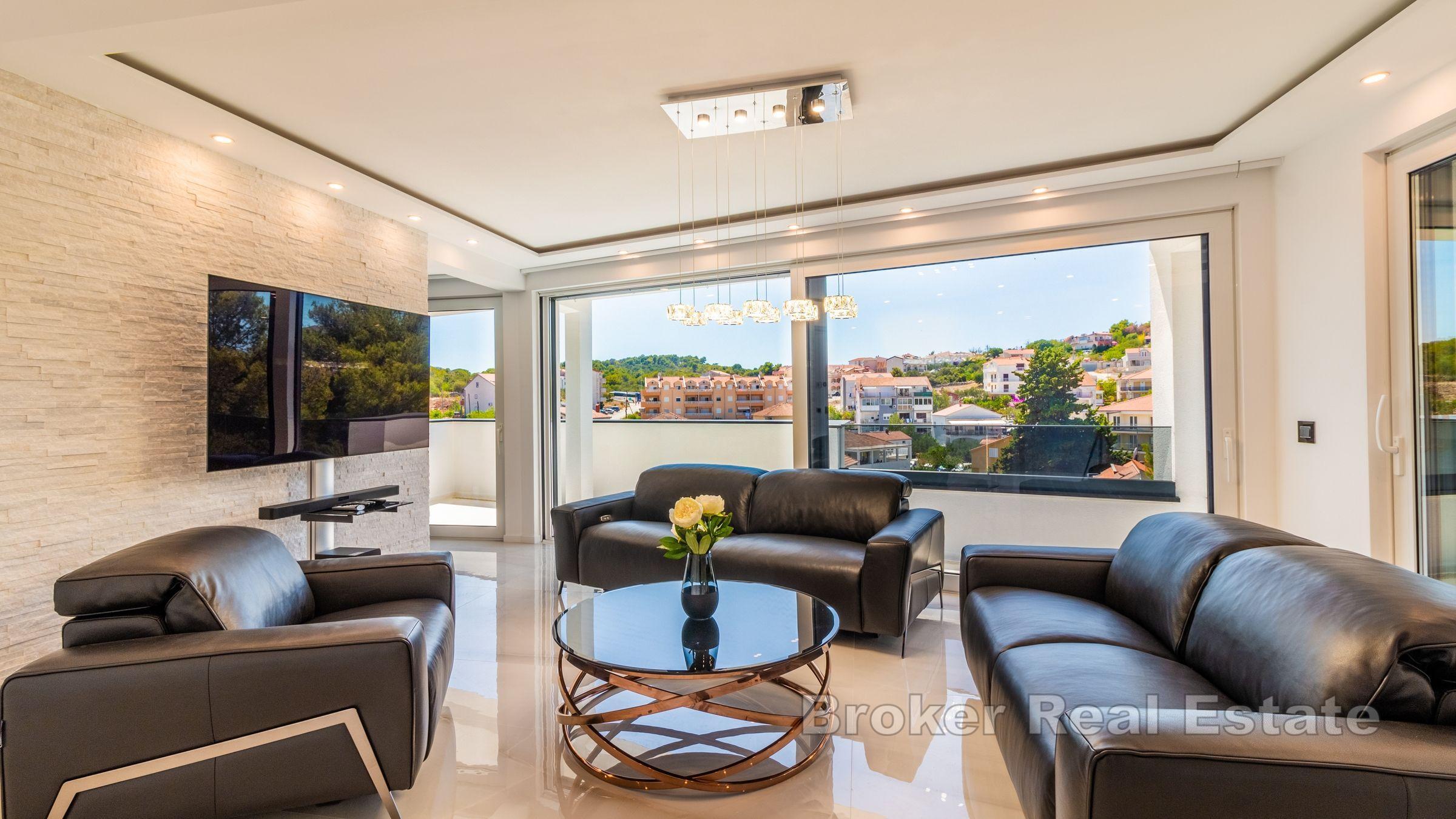 Lyxig villa med panoramautsikt över havet