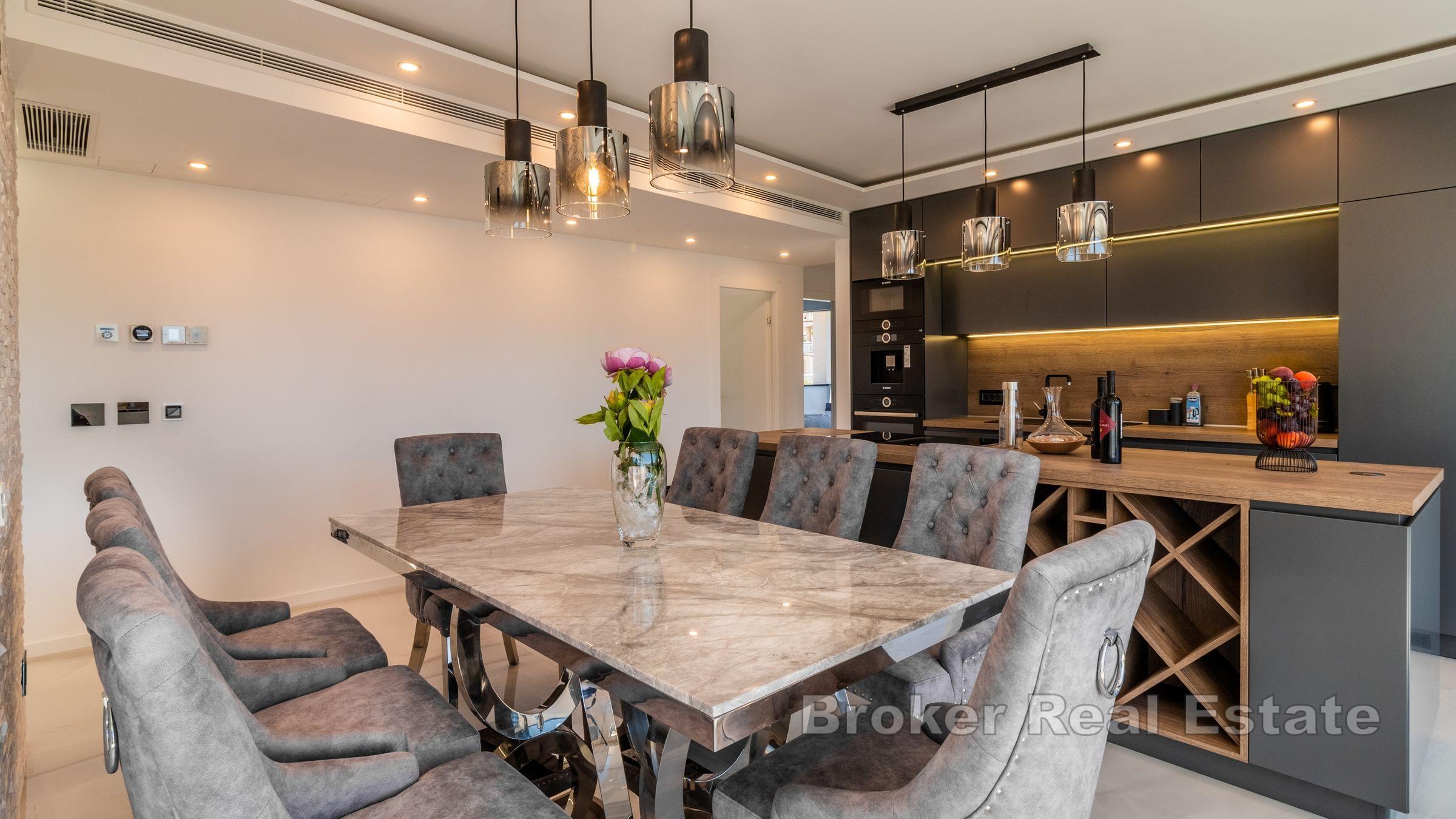 Lyxig villa med panoramautsikt över havet