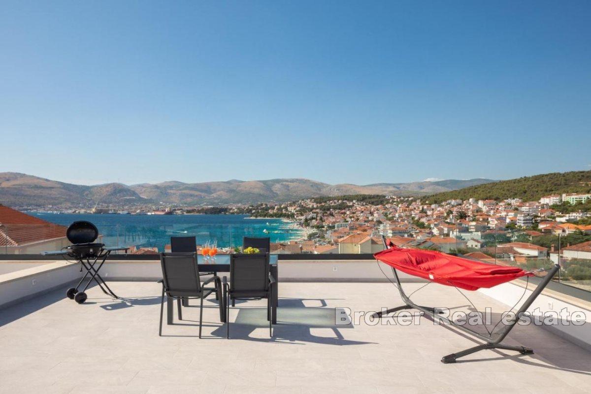 Роскошная двухкомнатная квартира с видом на море