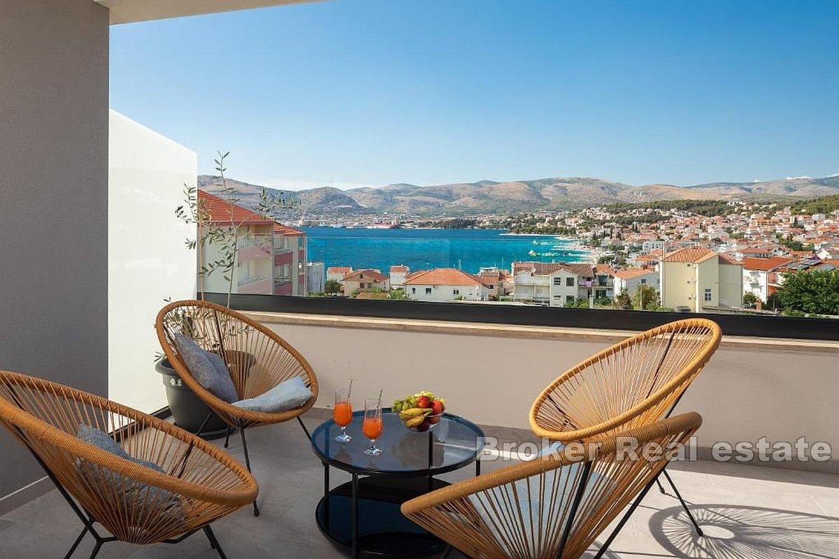 Luxuriöse Zwei-Zimmer-Wohnung mit Meerblick