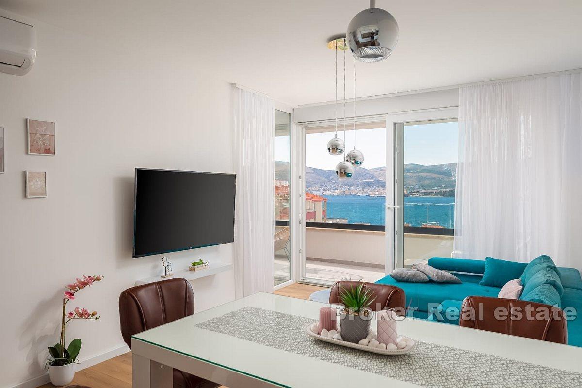 Luxuriöse Zwei-Zimmer-Wohnung mit Meerblick