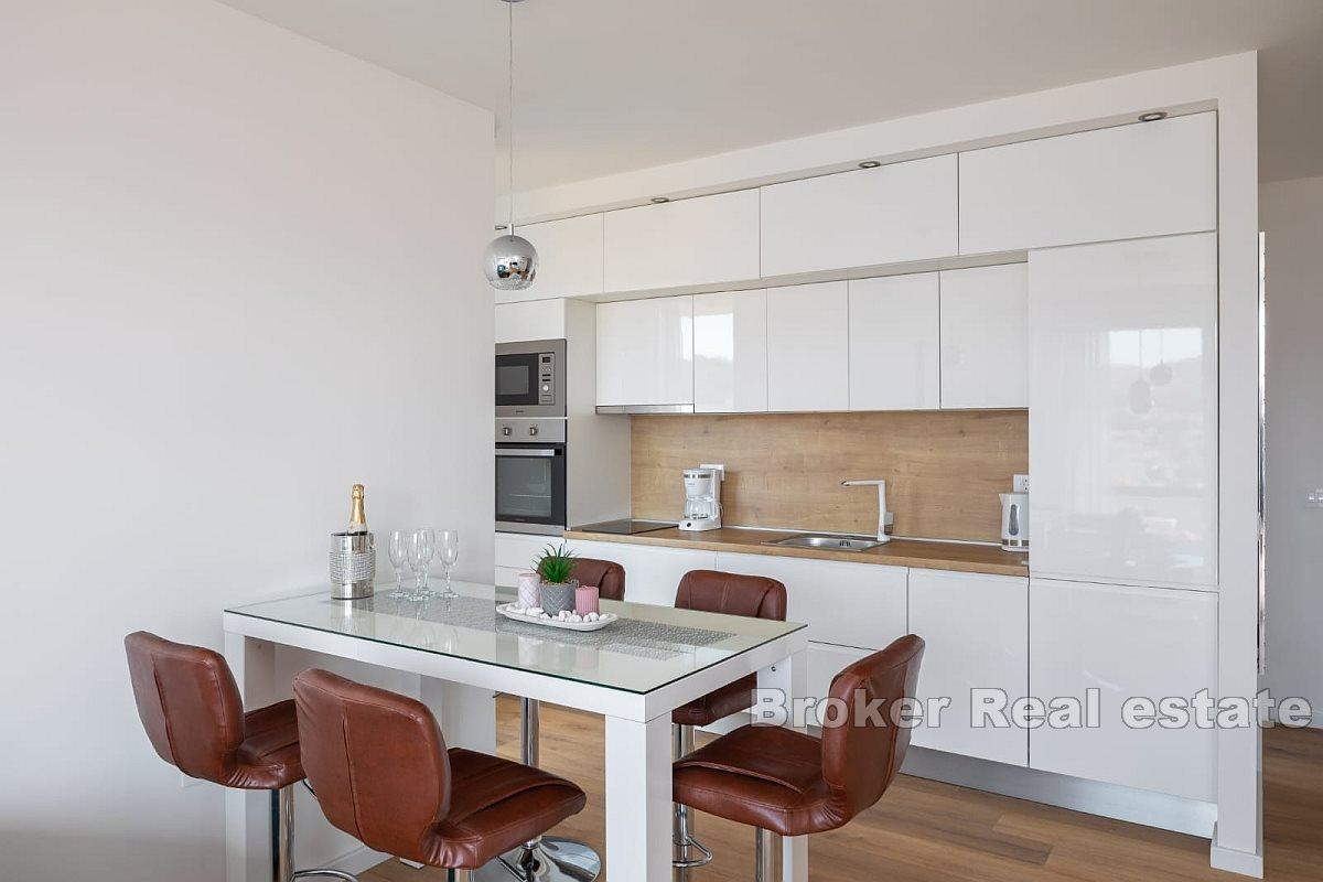 Luksusowy apartament z dwiema sypialniami i widokiem na morze