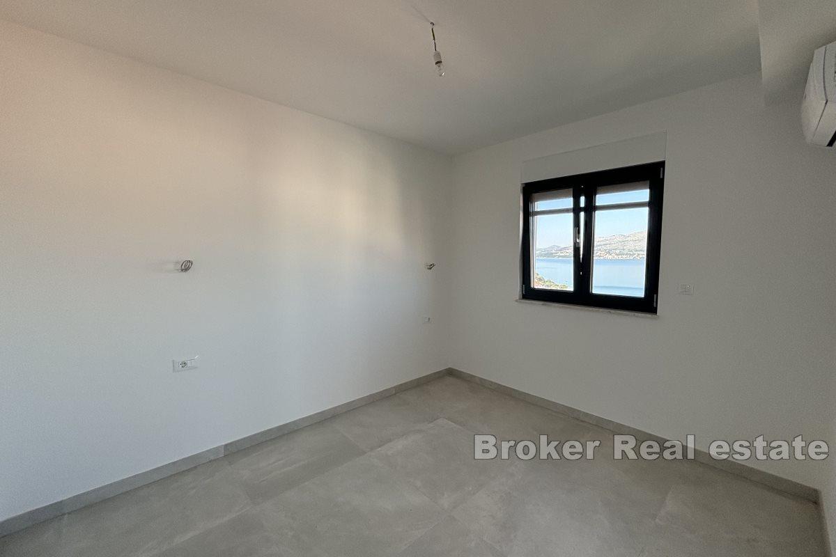 Takvåning med havsutsikt och takterrass