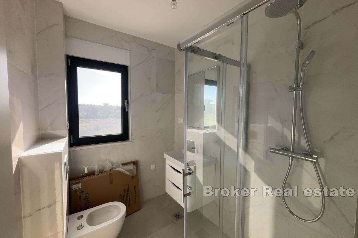 Takvåning med havsutsikt och takterrass