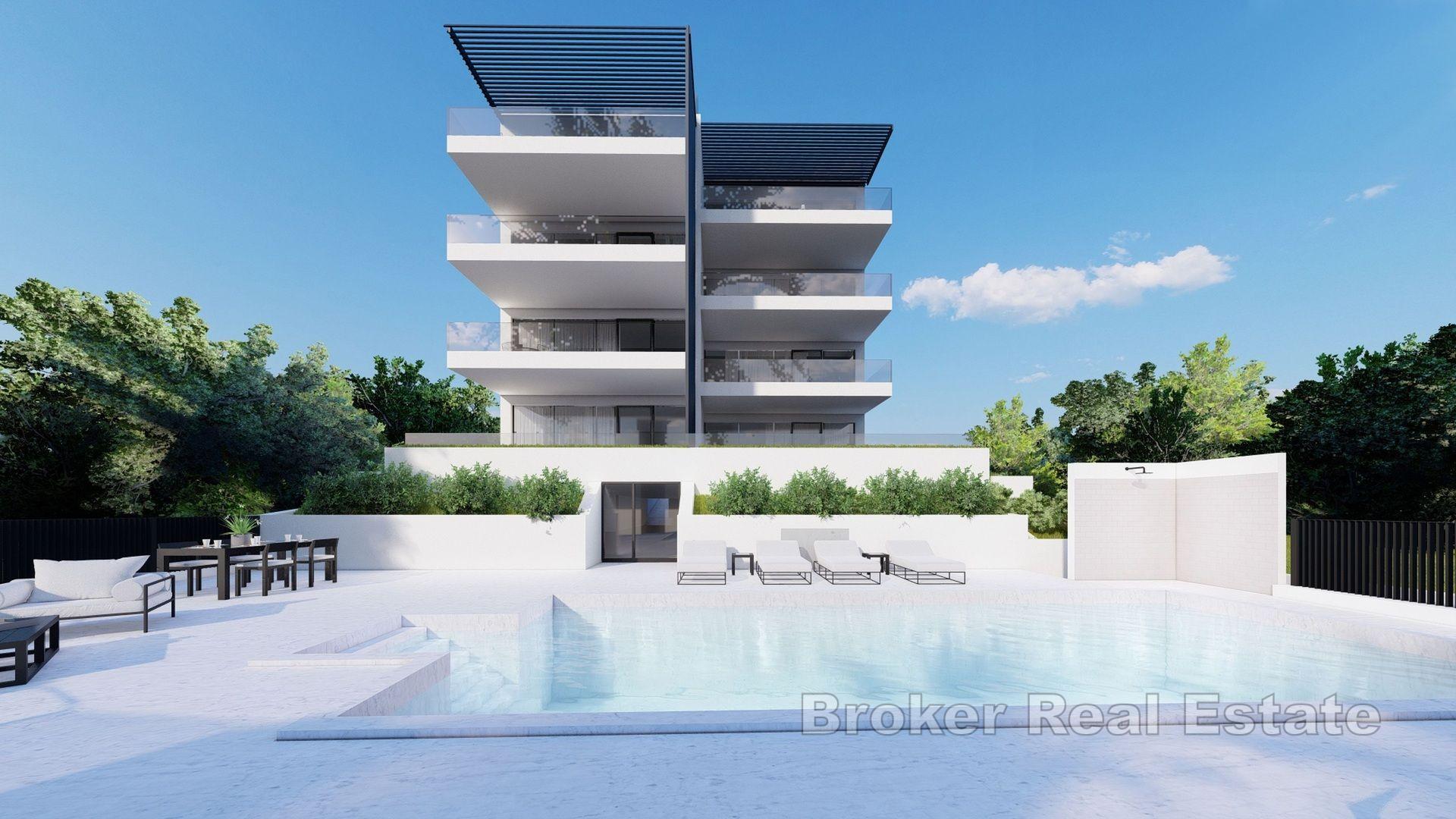 Luksuriøs toppleilighet i første rad til sjøen