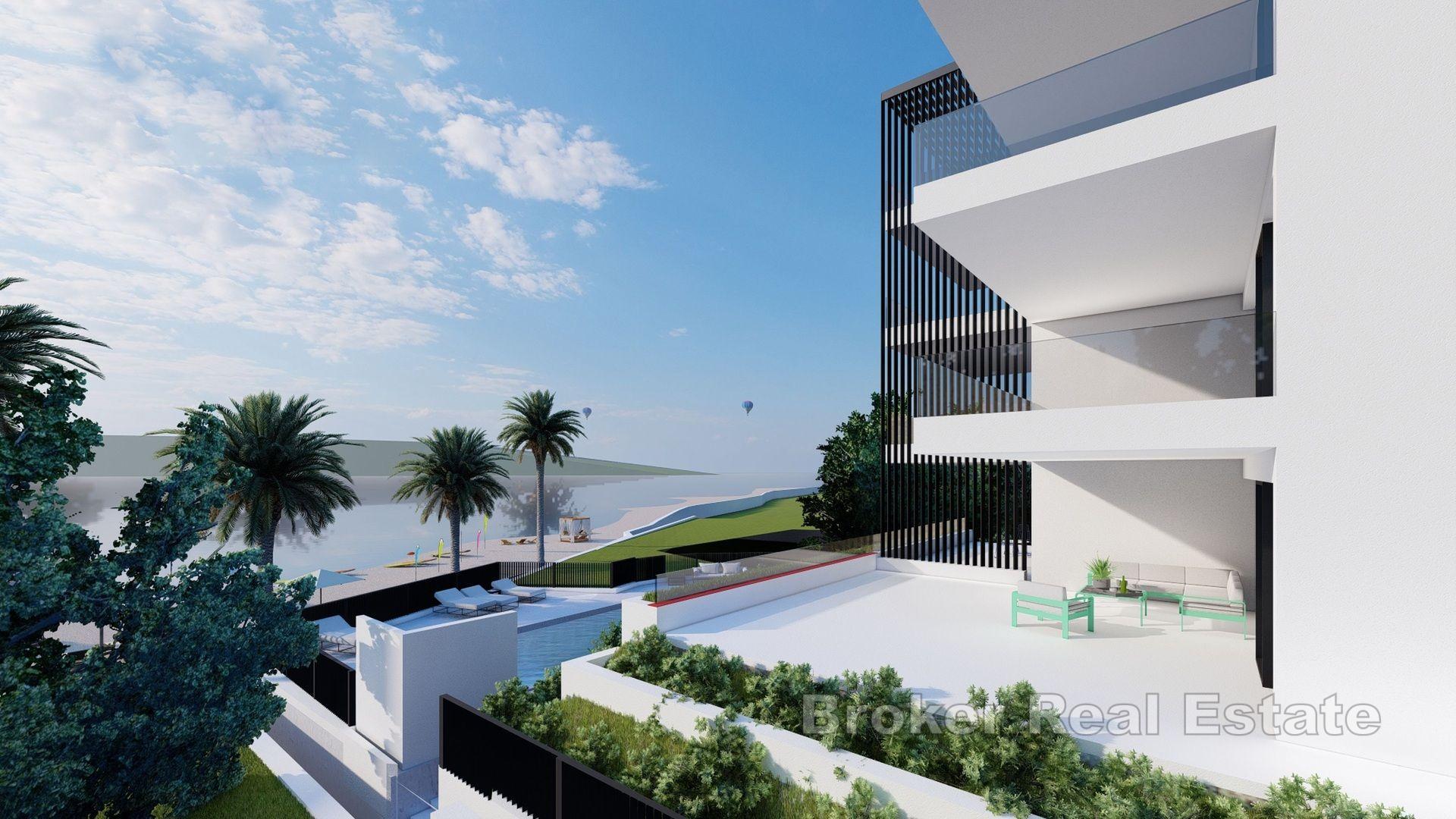 Luksuriøs toppleilighet i første rad til sjøen