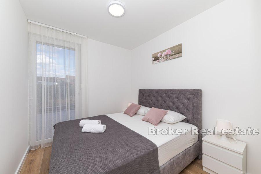 Luksusowy apartament z jedną sypialnią z widokiem na ogród i morze