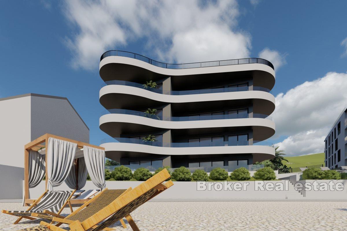 Modern apartment in the first row to the sea