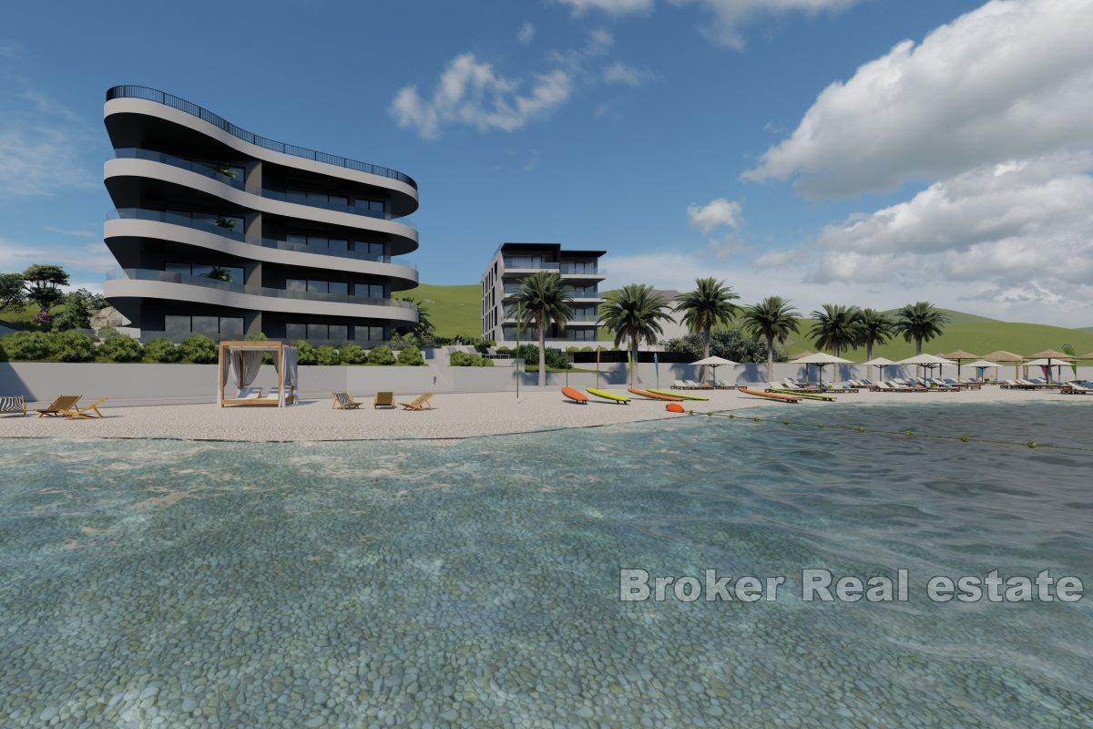 Modern apartment in the first row to the sea