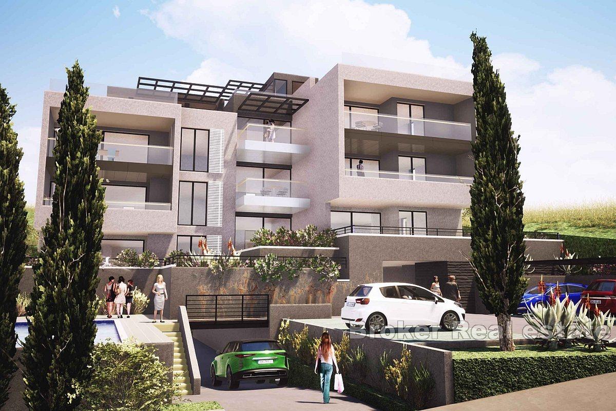 Nowoczesny apartament z dwiema sypialniami, widokiem na ogród i morze