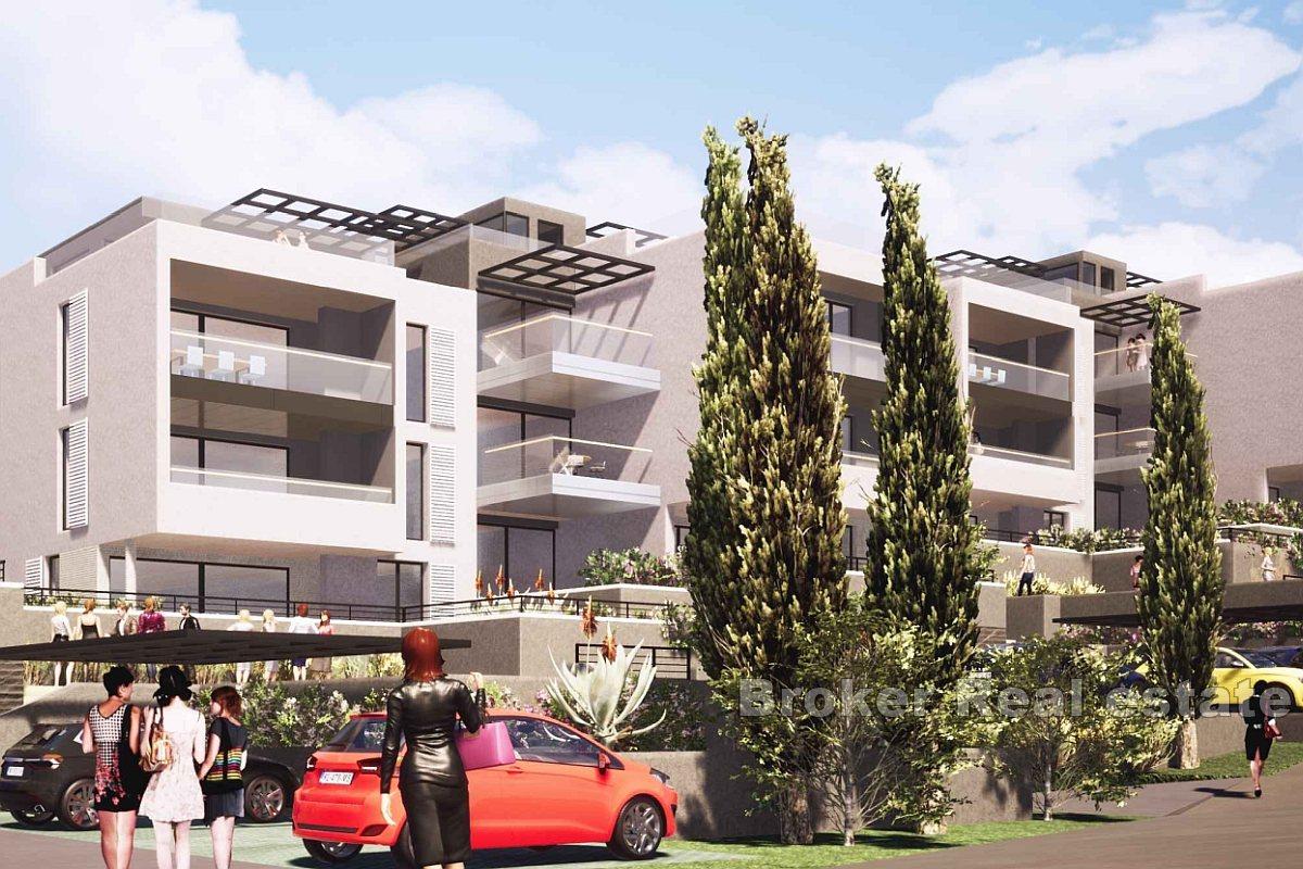 Nowoczesny apartament z dwiema sypialniami, widokiem na ogród i morze