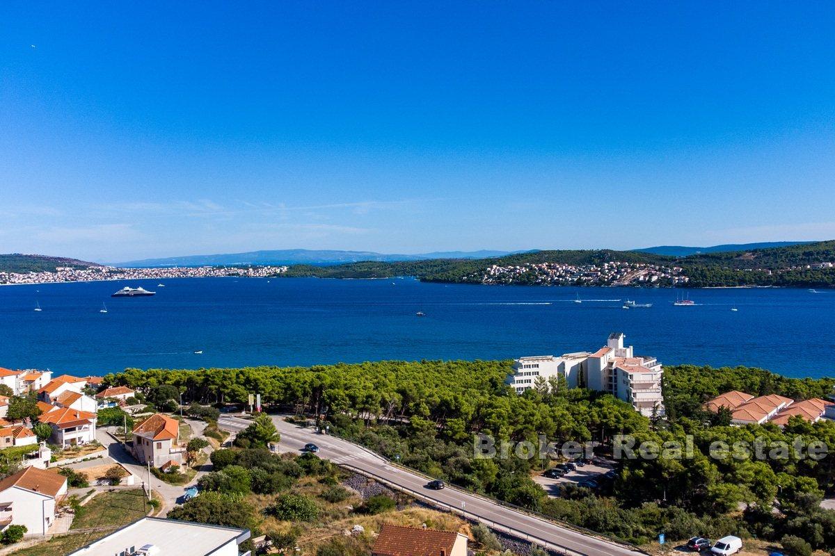Appartement moderne de deux pièces avec vue mer