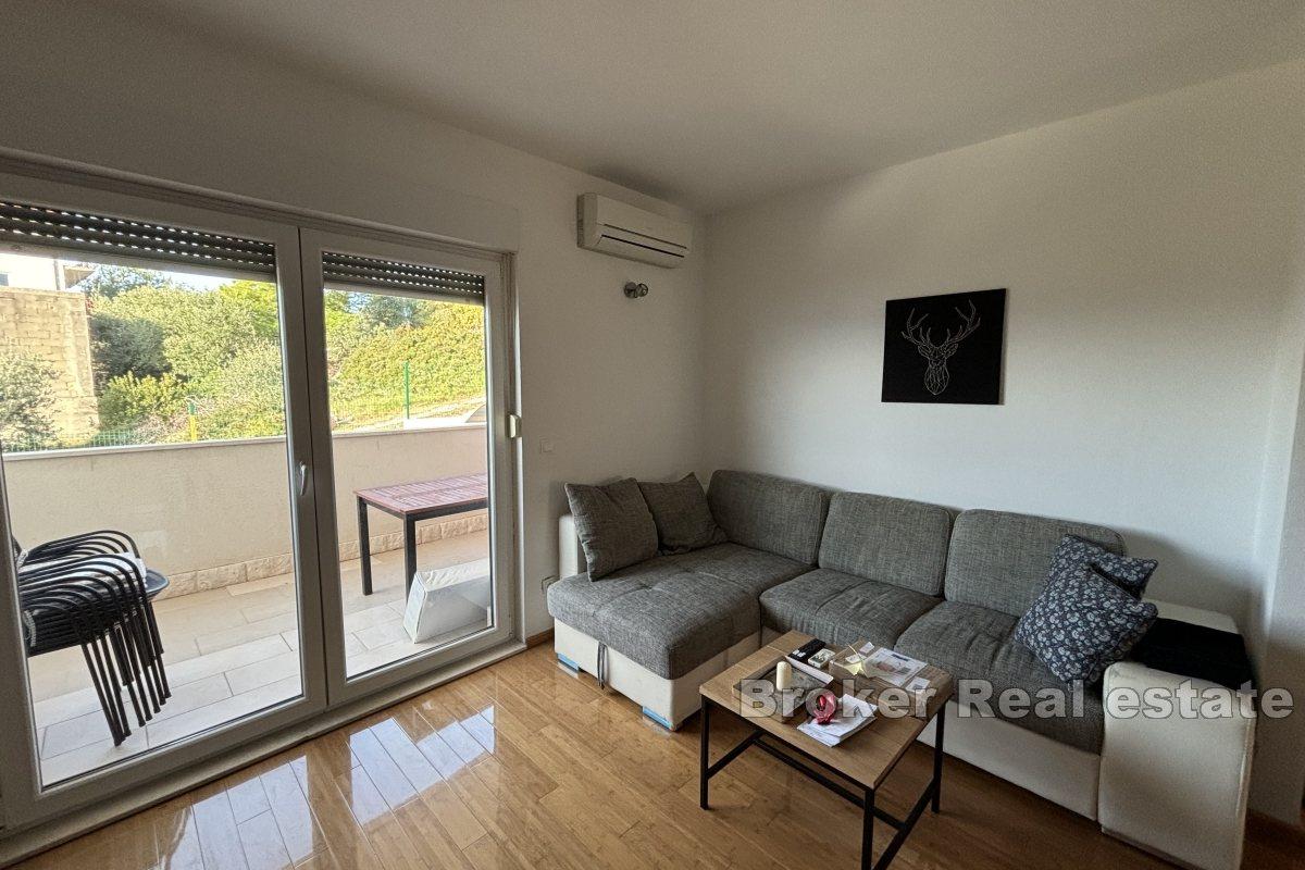 Appartement moderne de deux pièces avec vue mer