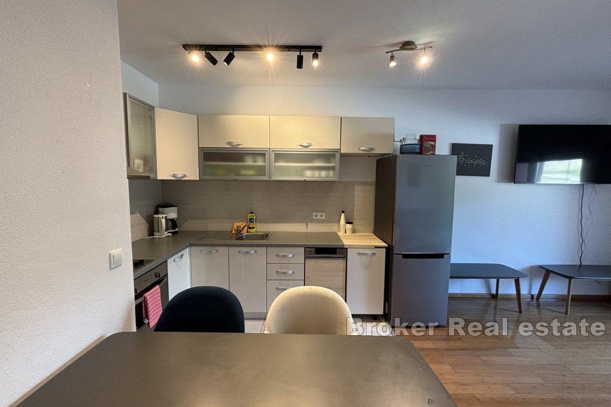 Appartement moderne de deux pièces avec vue mer