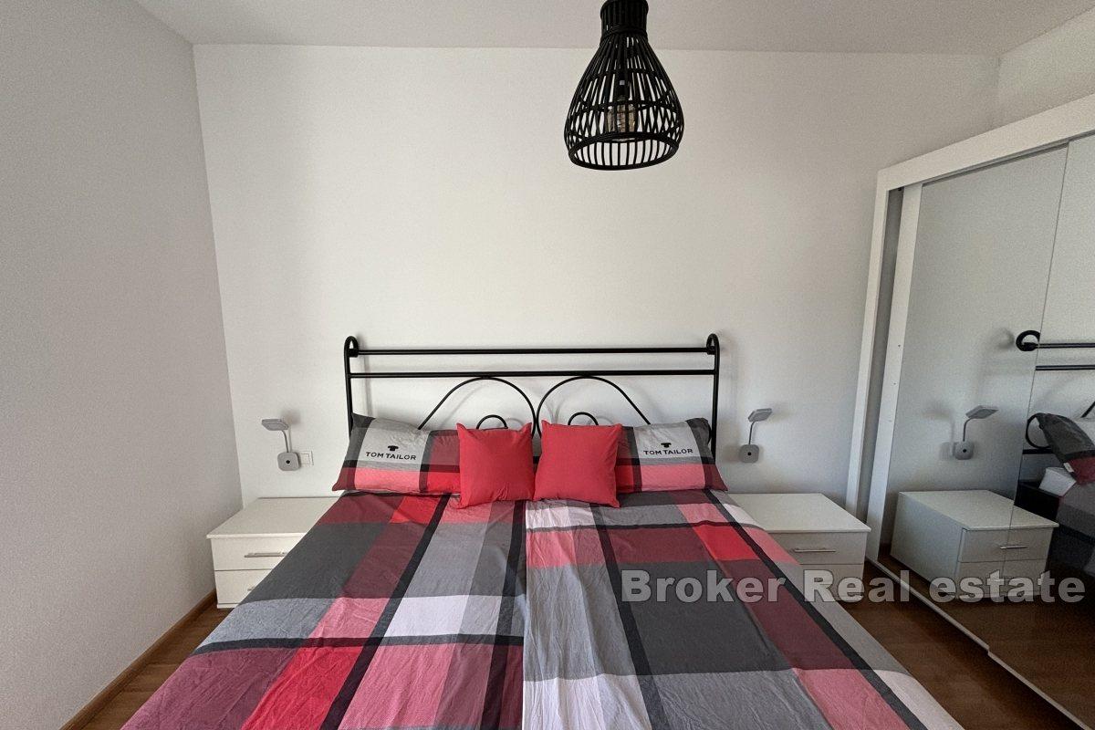 Appartement moderne de deux pièces avec vue mer