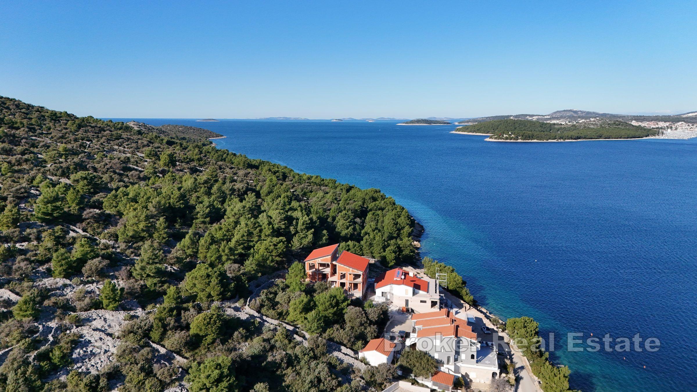 Участок под застройку в первом ряду от моря
