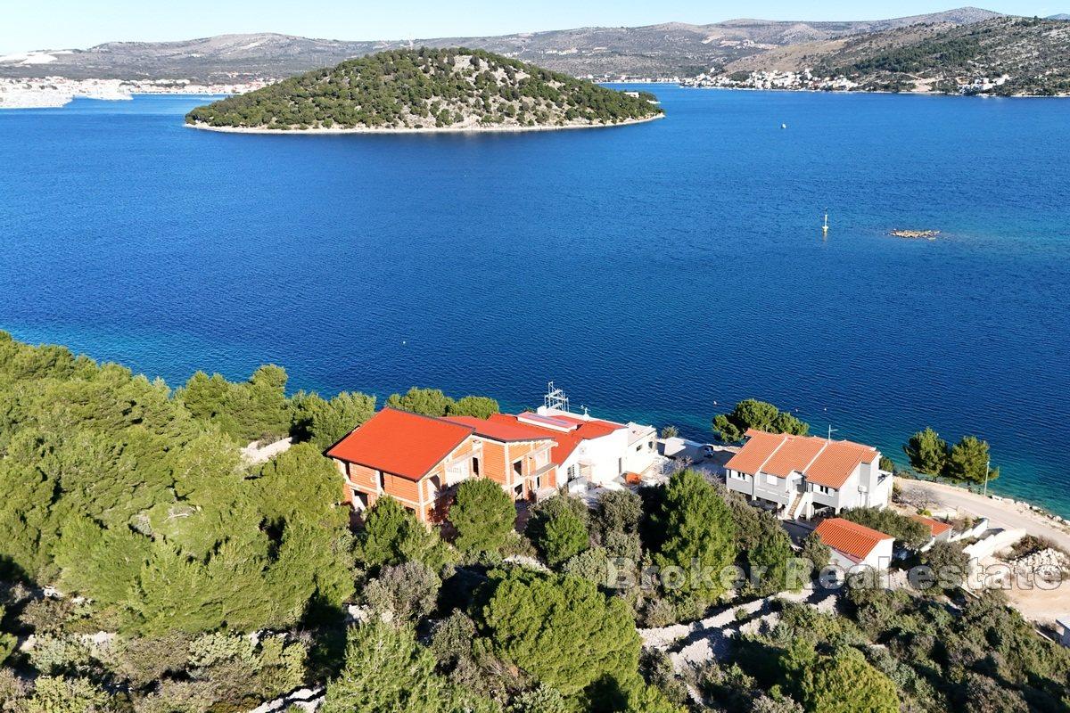 Building land in the second row to the sea