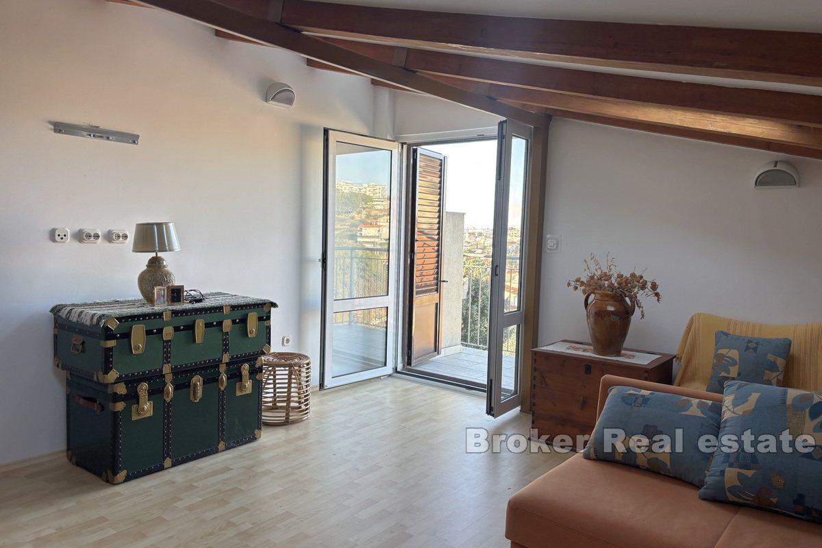 Semi-detached house with sea view