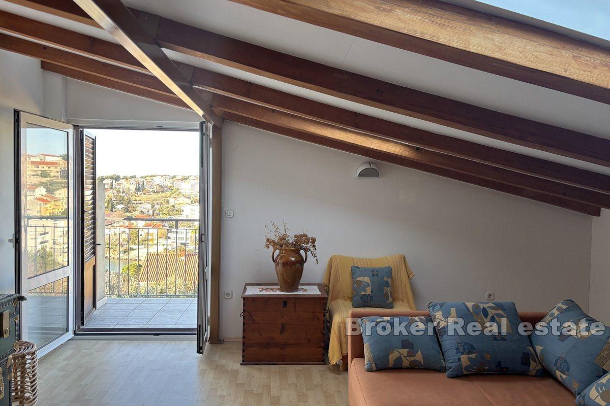 Semi-detached house with sea view