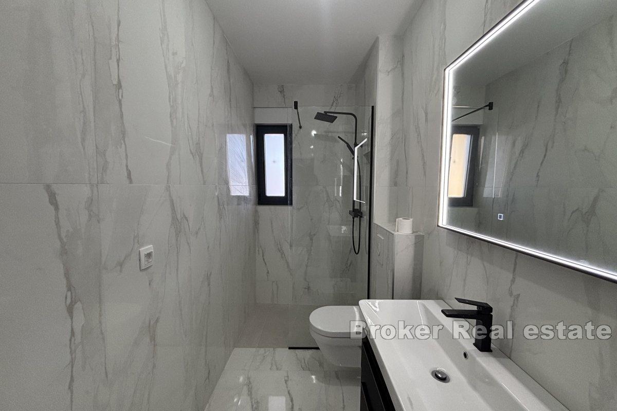 Rymlig takvåning med havsutsikt