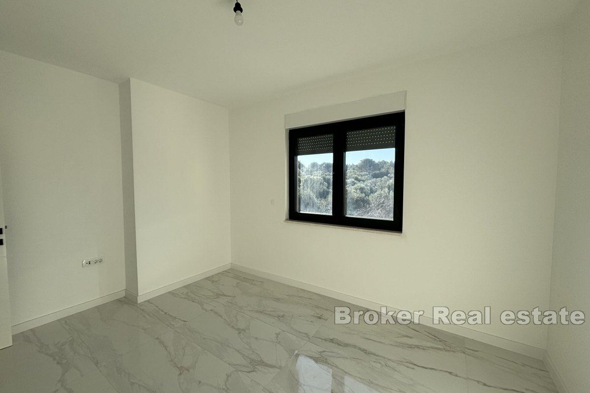 Rymlig takvåning med havsutsikt