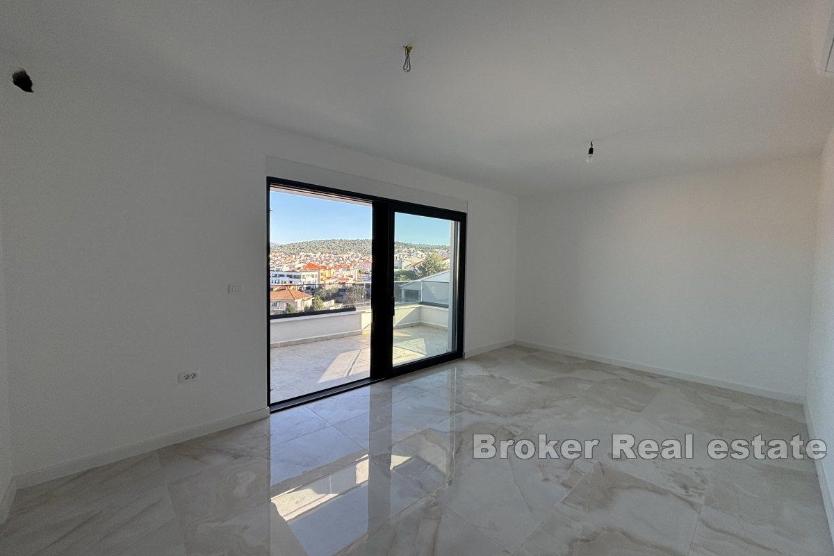 Modernes Penthouse mit Meerblick