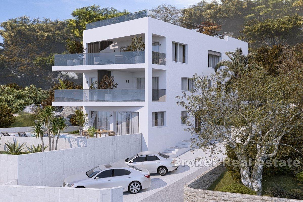 Appartamento di lusso con giardino e piscina in prima fila per il mare