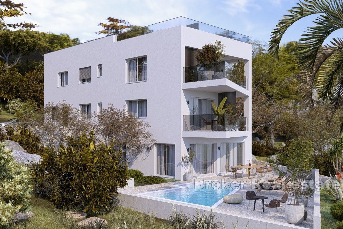 Appartamento di lusso con giardino e piscina in prima fila per il mare