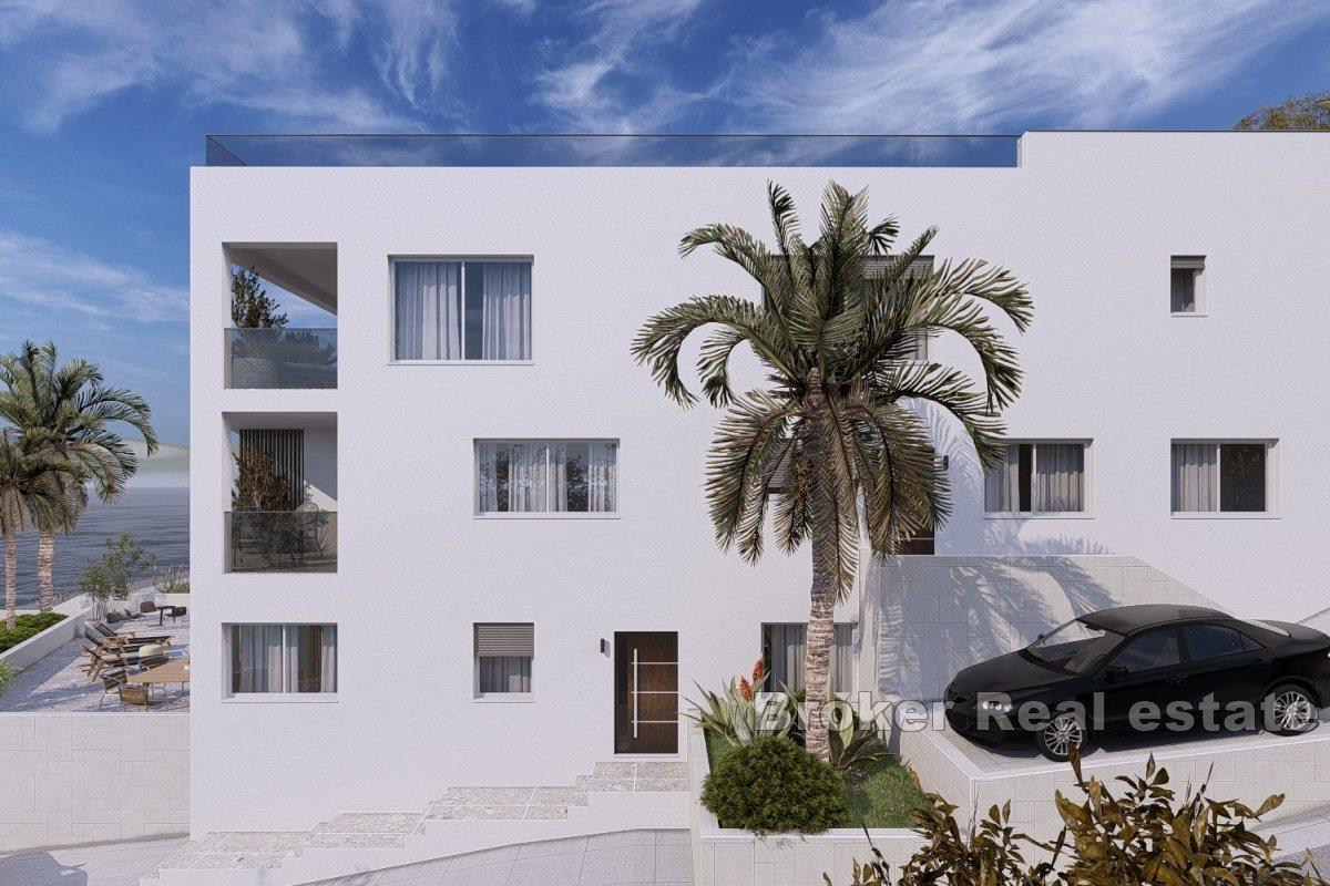 Appartamento di lusso con giardino e piscina in prima fila per il mare