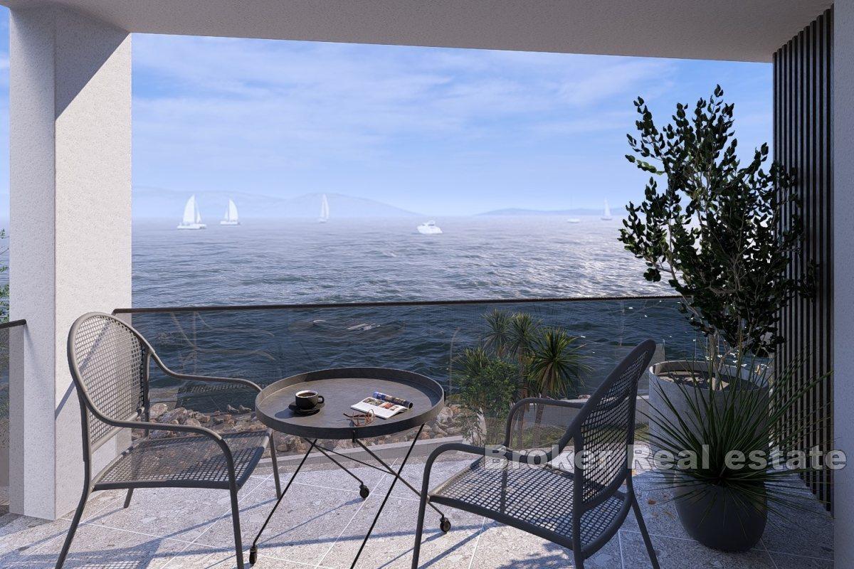 Modern two bedroom apartment in the first row to the sea