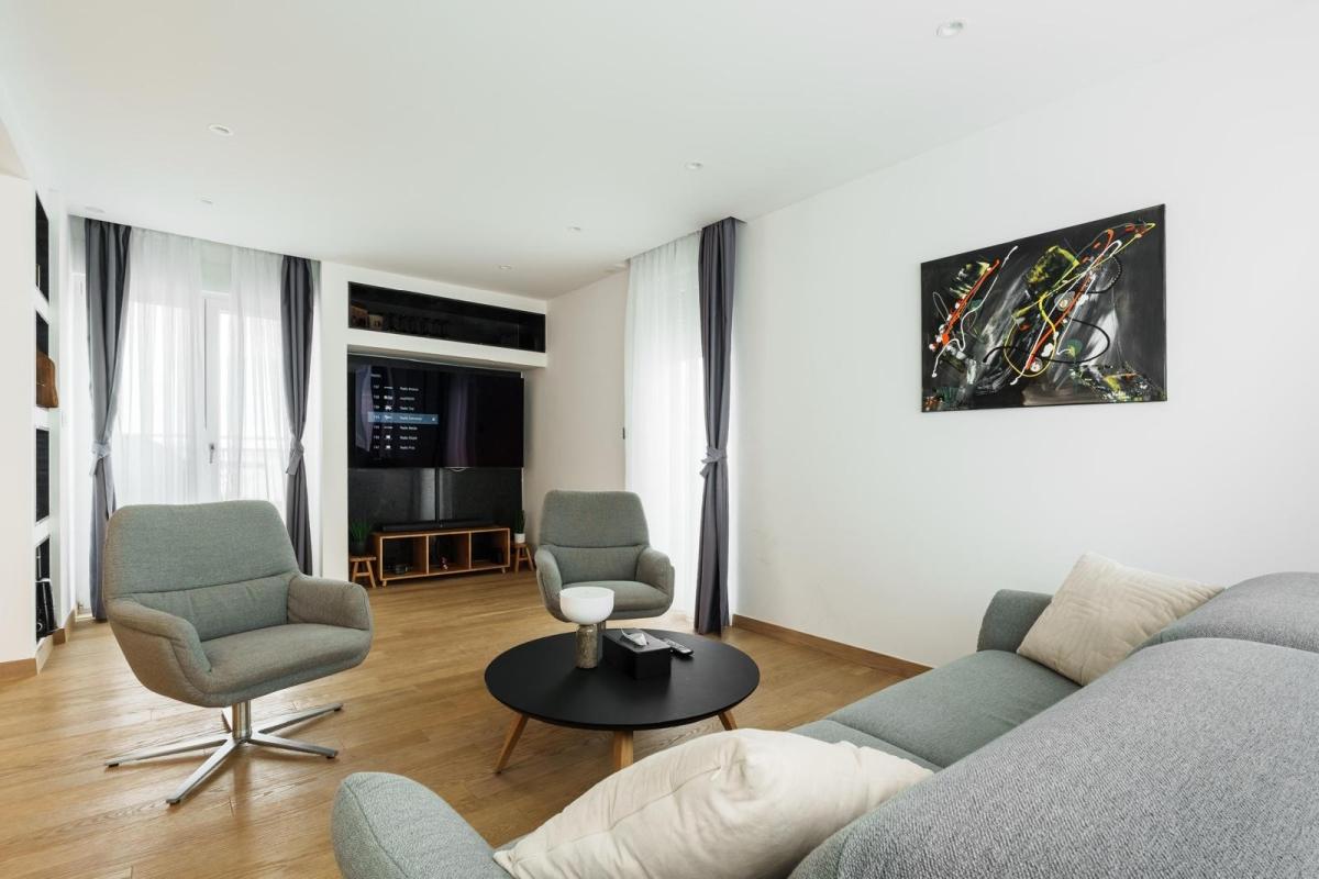 001-2035-210-Split-Spinut-Luxury-two-bedroom-apartment-with-an-open-sea-view-sale