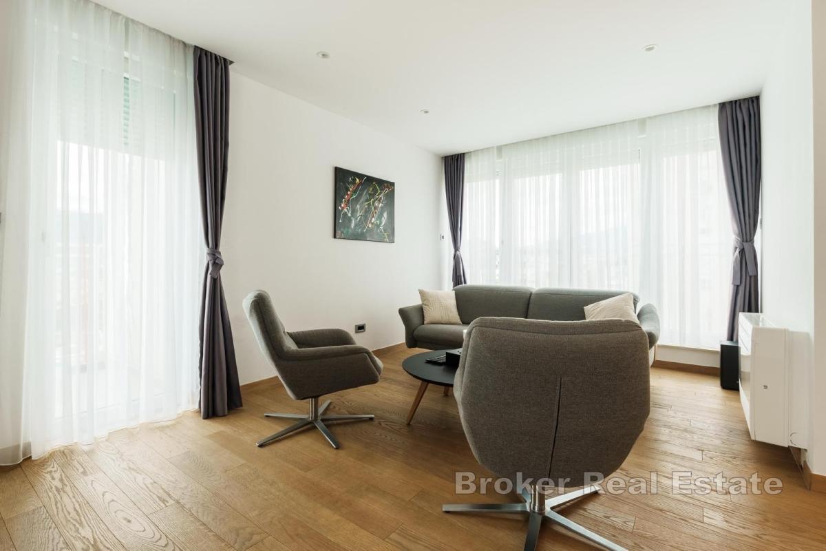 Luksusowy apartament z trzema sypialniami i widokiem na morze