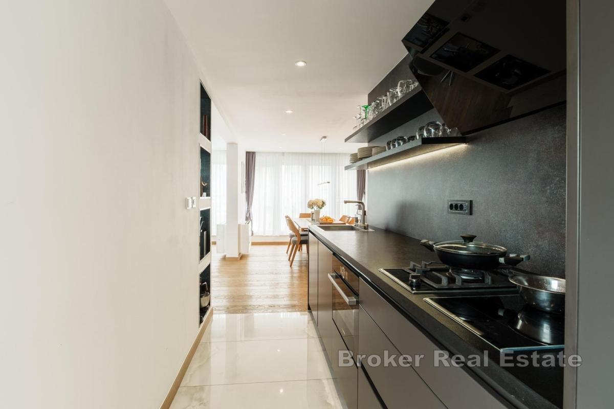 Luksusowy apartament z trzema sypialniami i widokiem na morze