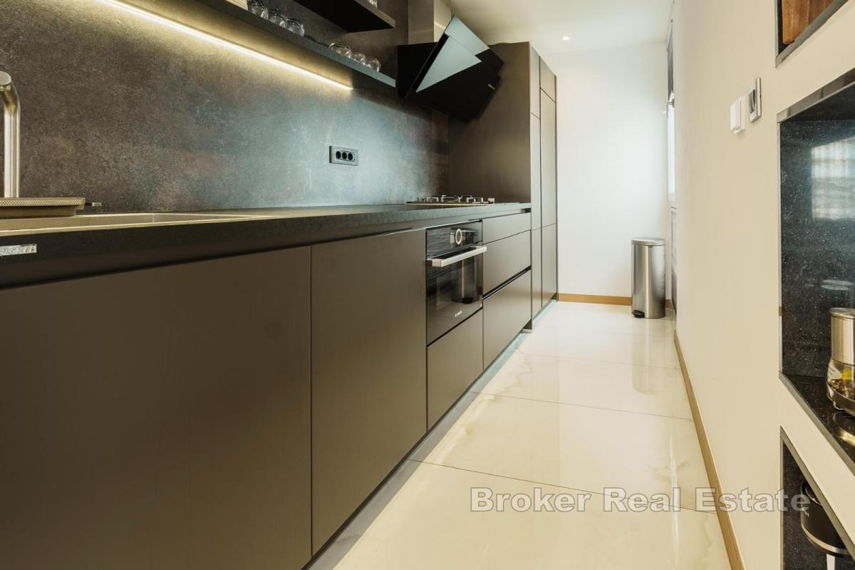 Luxueux appartement de trois chambres avec vue sur la mer