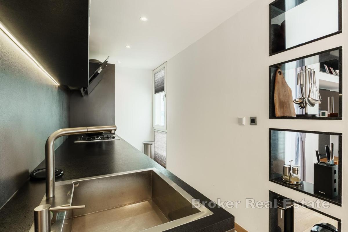 Luxueux appartement de trois chambres avec vue sur la mer