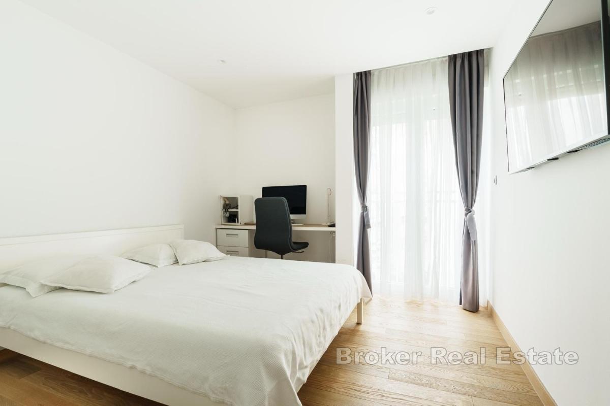 Luxusní apartmán se třemi ložnicemi a výhledem na moře