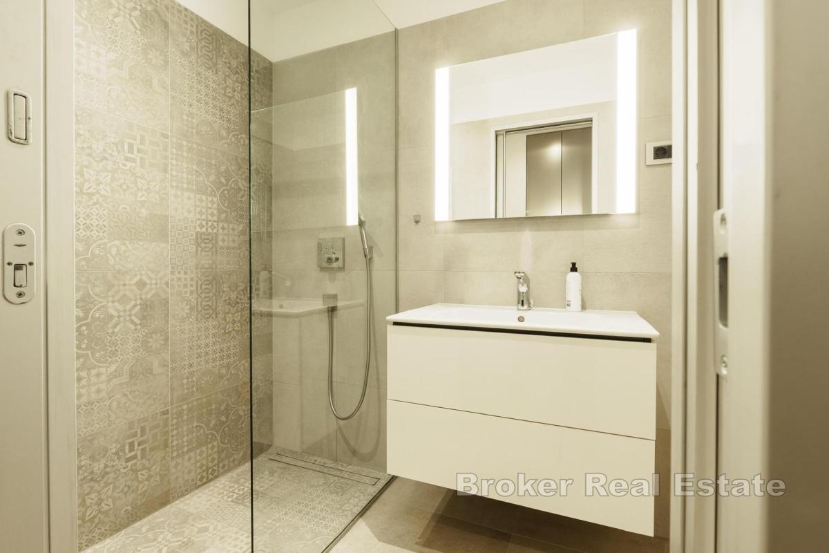 Luxusní apartmán se třemi ložnicemi a výhledem na moře