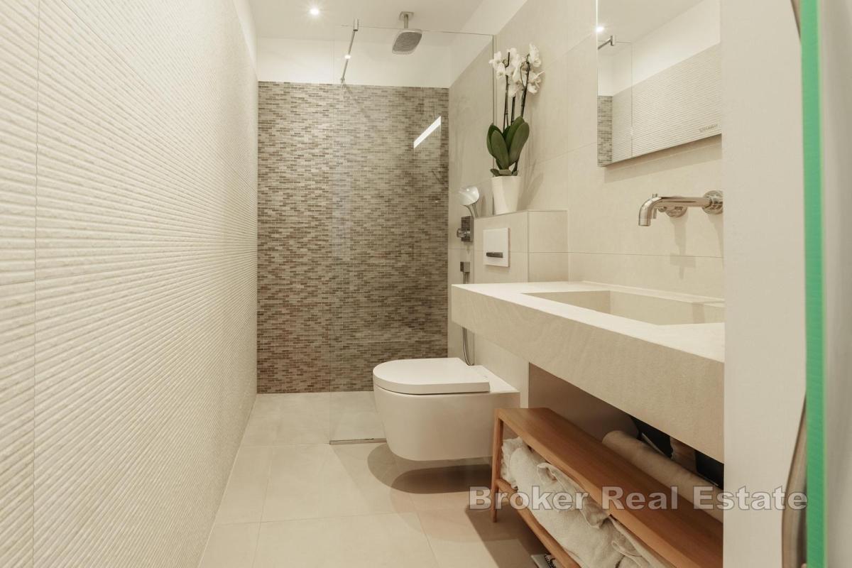 Luxusní apartmán se třemi ložnicemi a výhledem na moře