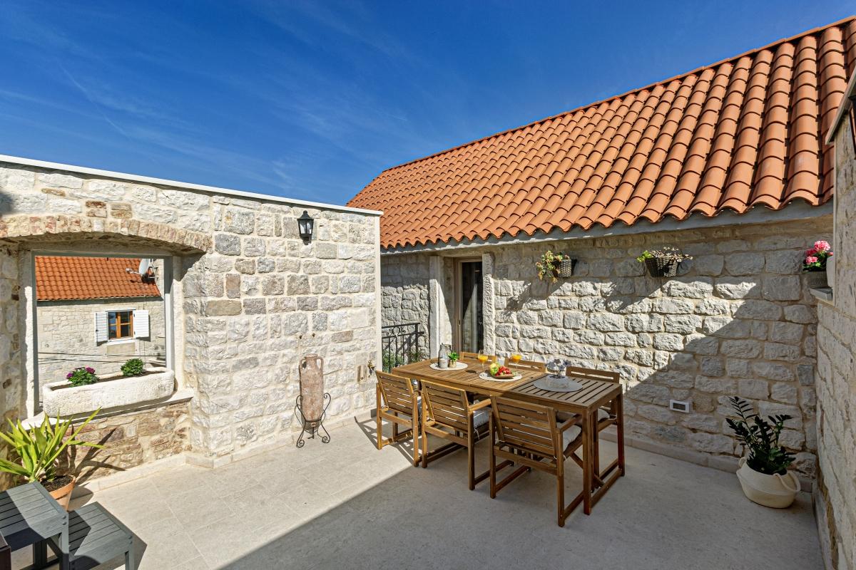 Autentyczny kamienny dom o nowoczesnym designie