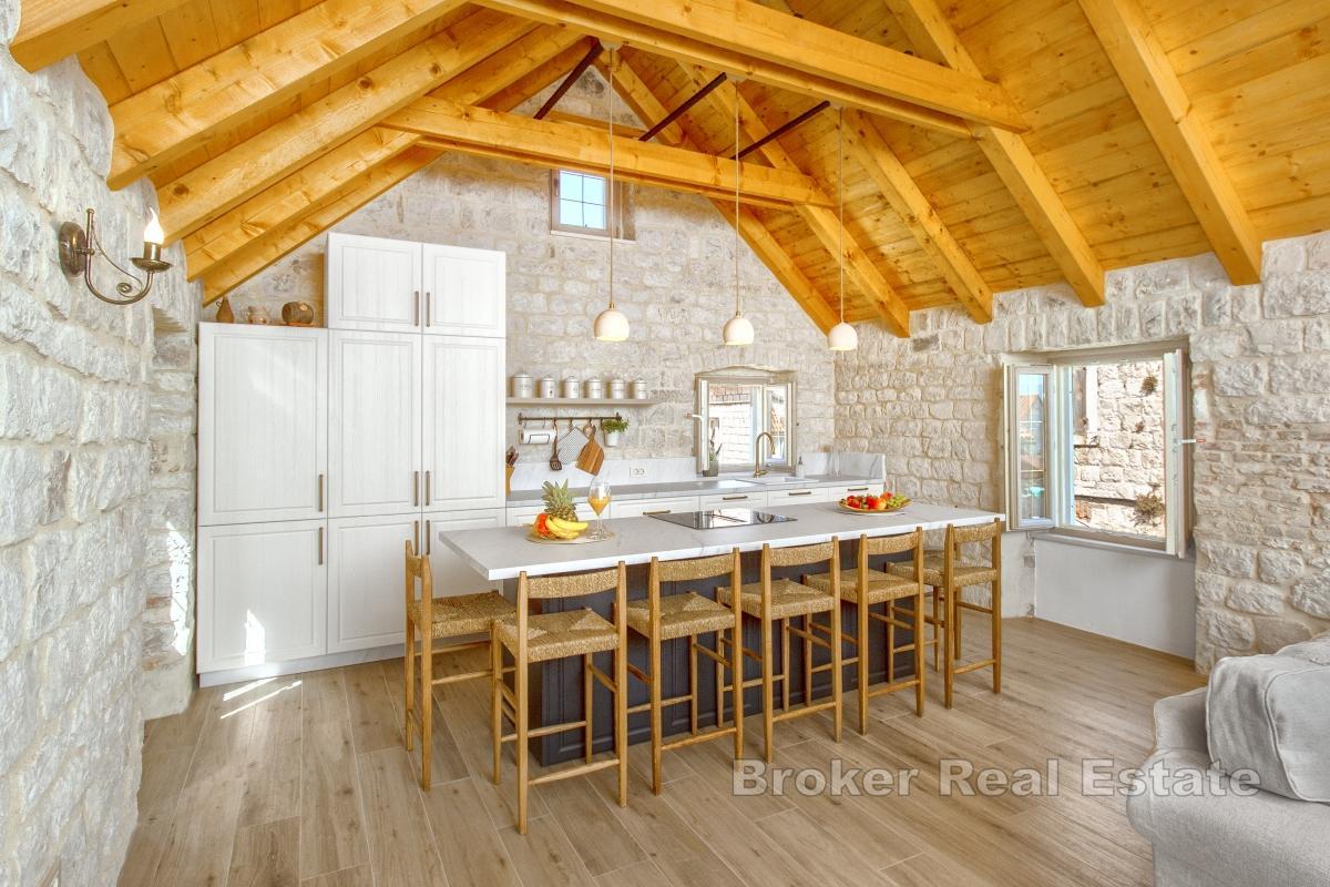 Authentisches Steinhaus mit modernem Design