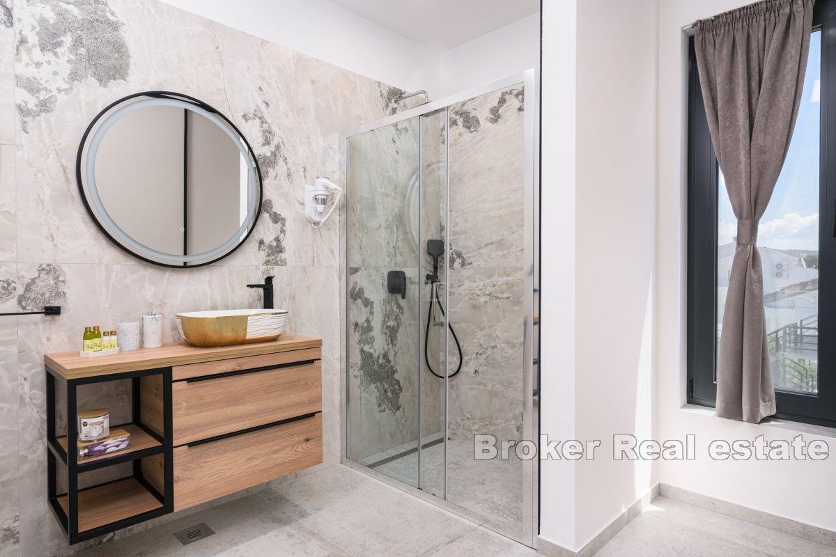 Lyxig villa med panoramautsikt över havet