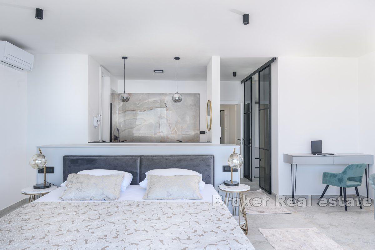 Lyxig villa med panoramautsikt över havet