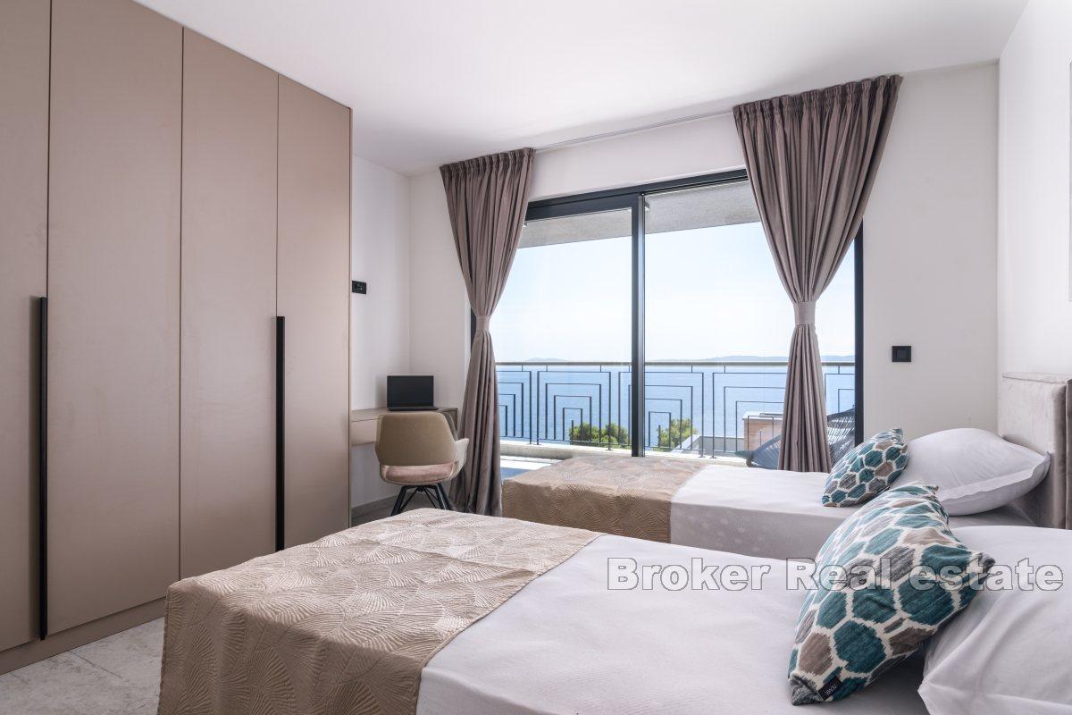 Lyxig villa med panoramautsikt över havet