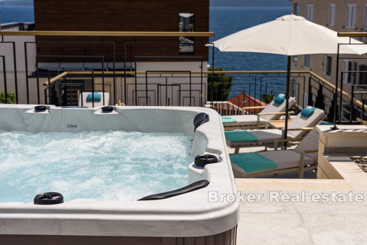 Lyxig villa med panoramautsikt över havet