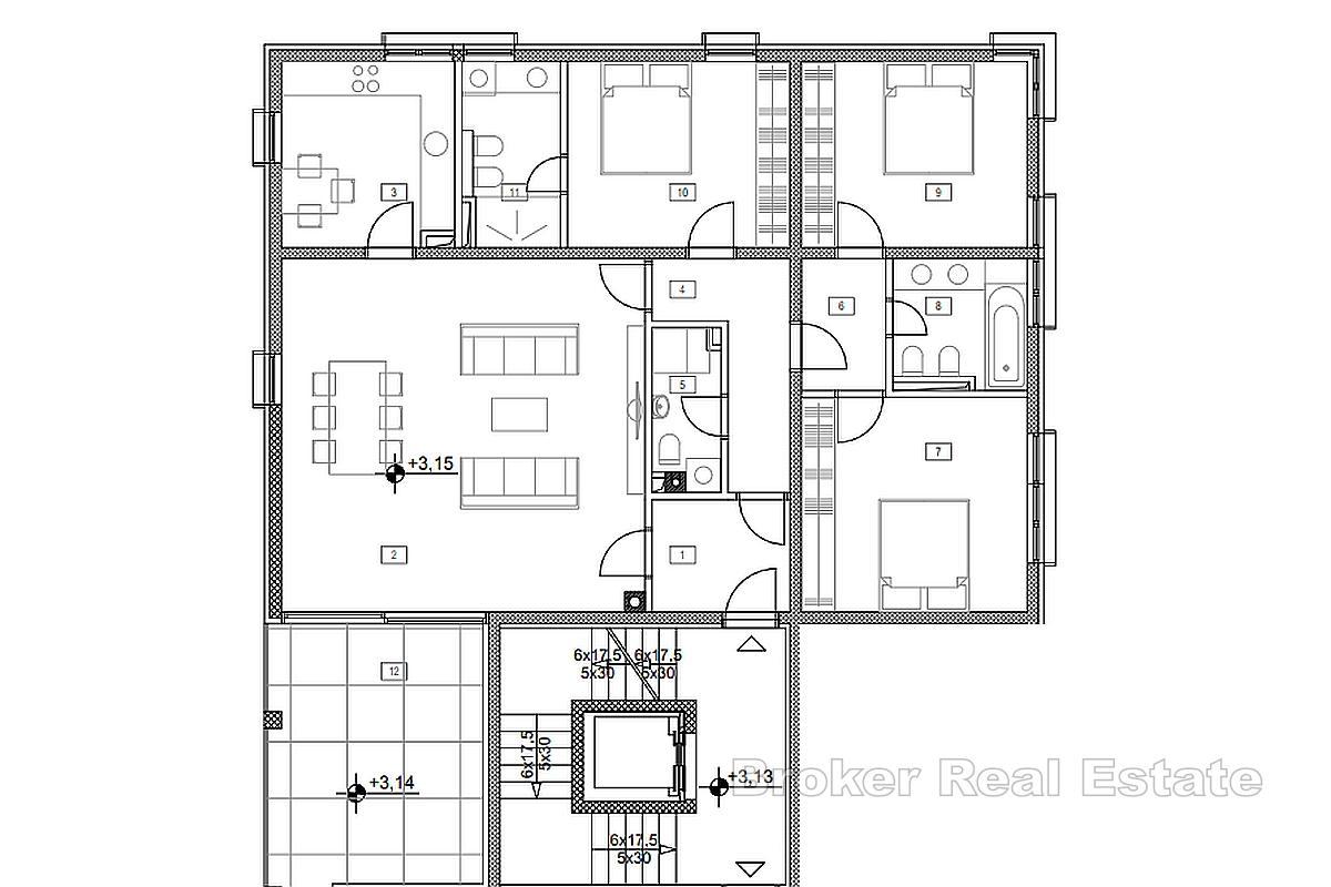 Luxueux appartement de trois chambres dans un endroit calme