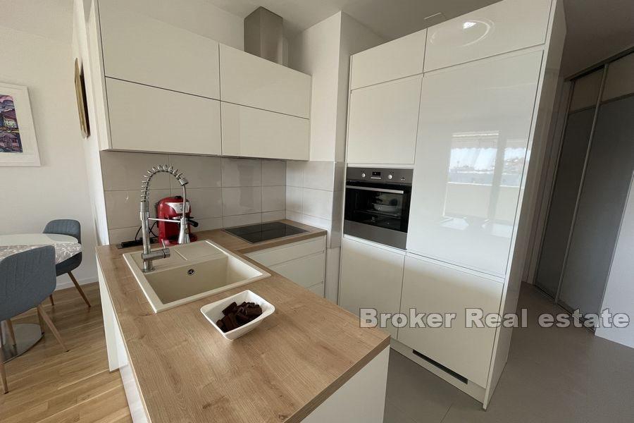 Žnjan, appartement de trois chambres avec loggia